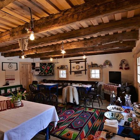 Iz De Maramures Rural Hotel (Adults Only) Surdesti  Luaran gambar