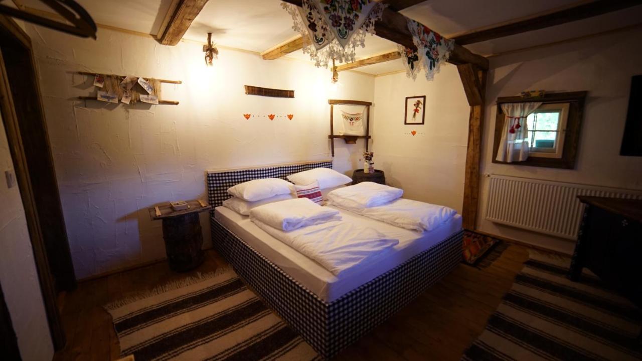 Iz De Maramures Rural Hotel (Adults Only) Surdesti  Luaran gambar