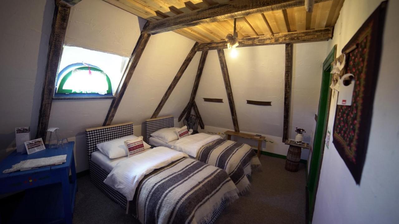 Iz De Maramures Rural Hotel (Adults Only) Surdesti  Luaran gambar