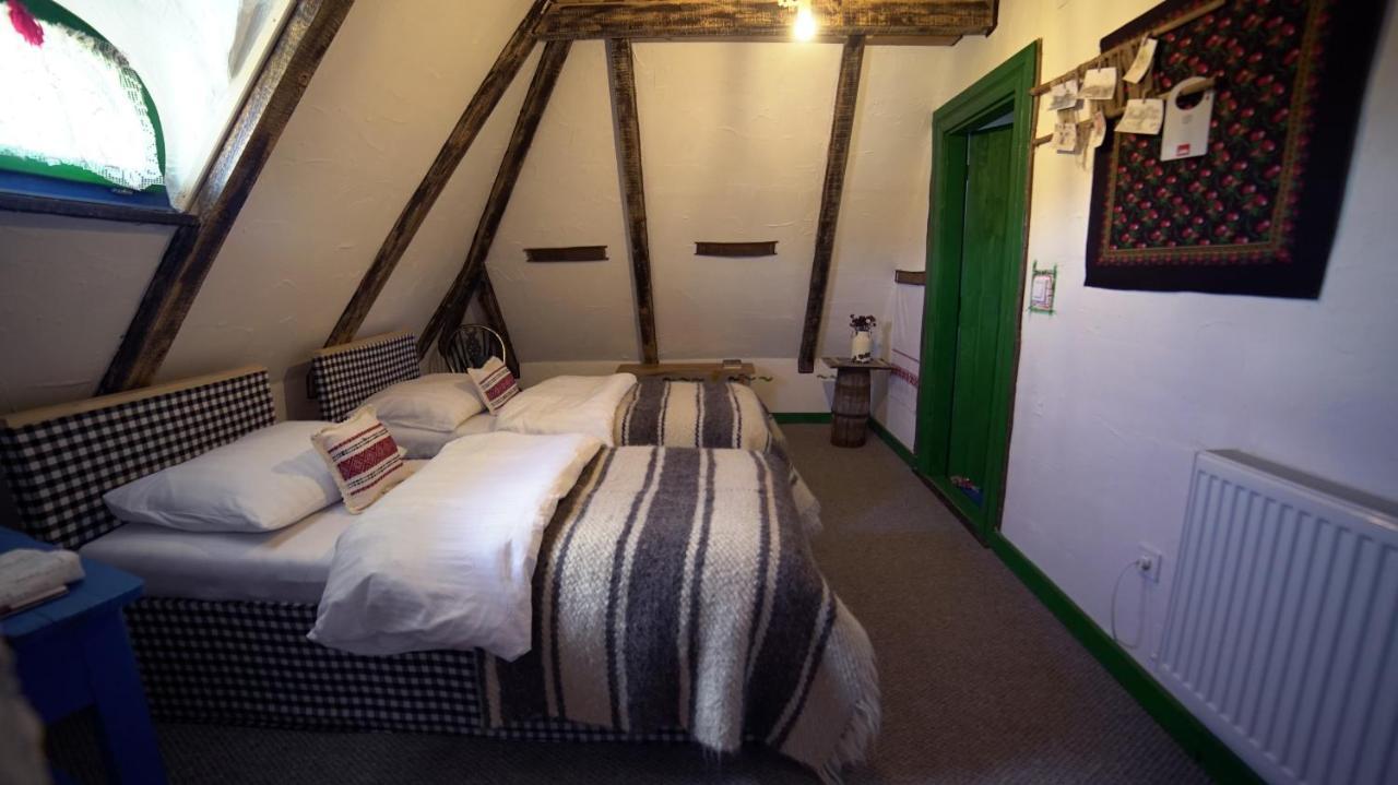 Iz De Maramures Rural Hotel (Adults Only) Surdesti  Luaran gambar