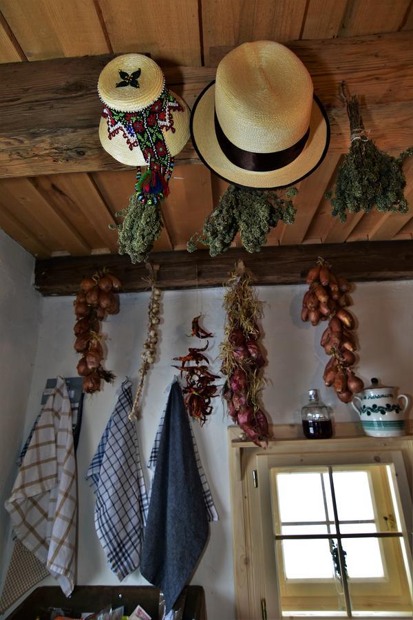 Iz De Maramures Rural Hotel (Adults Only) Surdesti  Luaran gambar