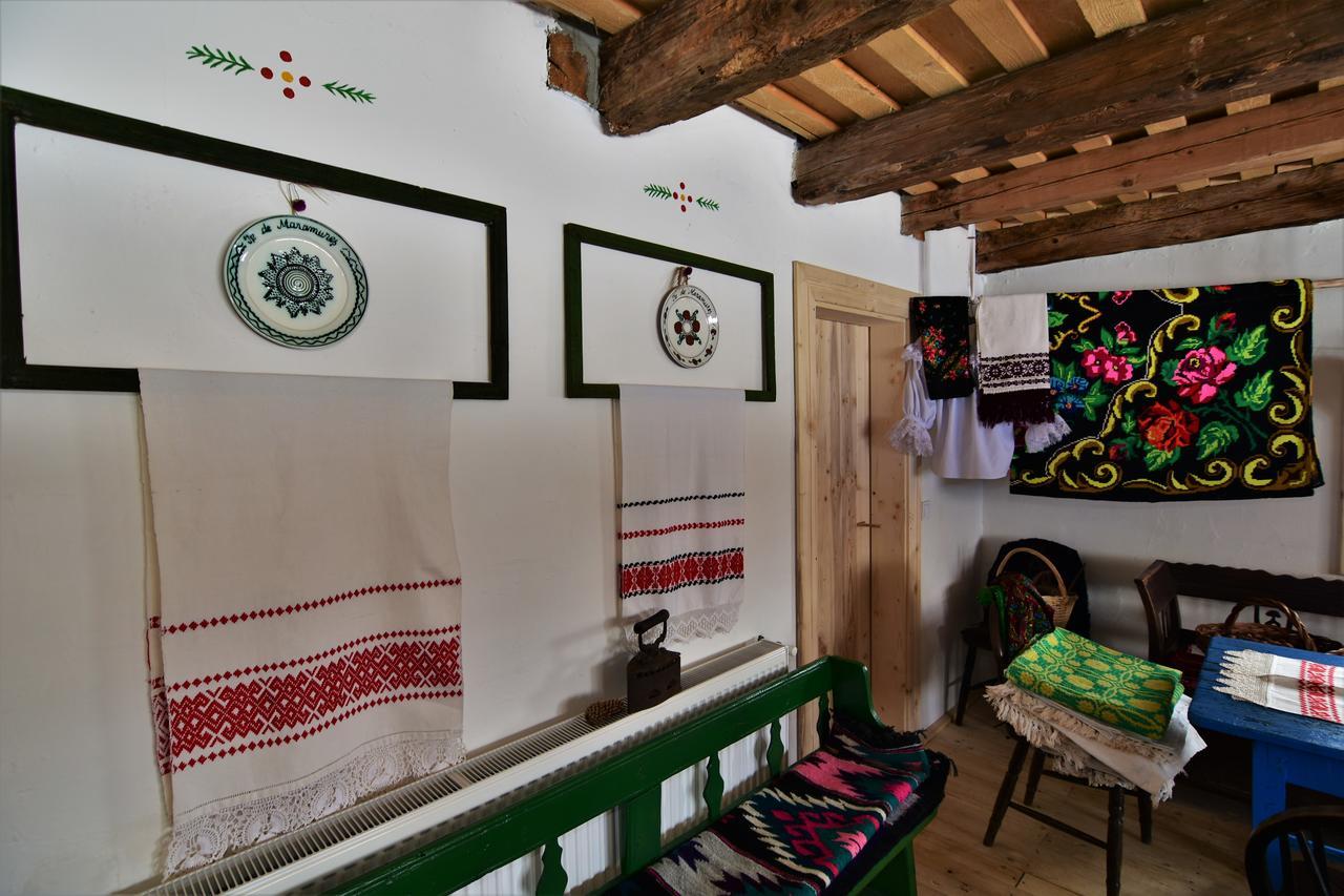 Iz De Maramures Rural Hotel (Adults Only) Surdesti  Luaran gambar