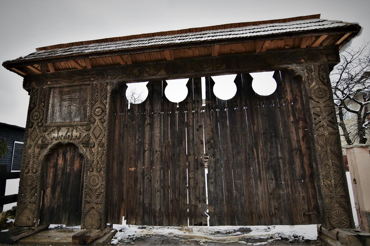 Iz De Maramures Rural Hotel (Adults Only) Surdesti  Luaran gambar